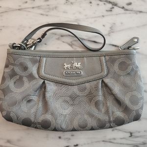 Coach Wristlet (silver/grey)